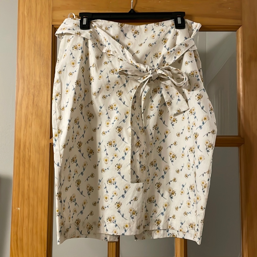 Antonio Melani floral white pencil skirt with belt